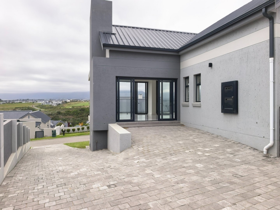 5 Bedroom Property for Sale in Kingswood Golf Estate Western Cape